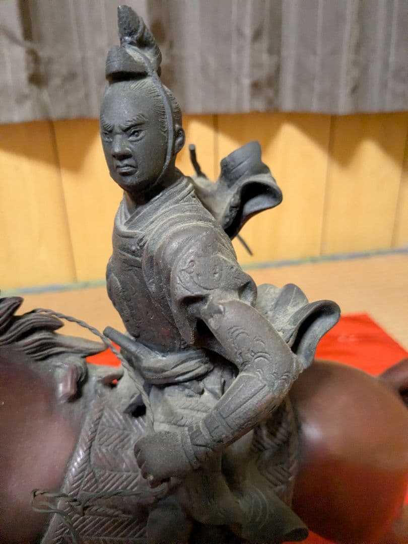 金工秀正造銅製騎馬武者像、超細密彫り、時代物！（干支の馬とは出来が違う美術品）