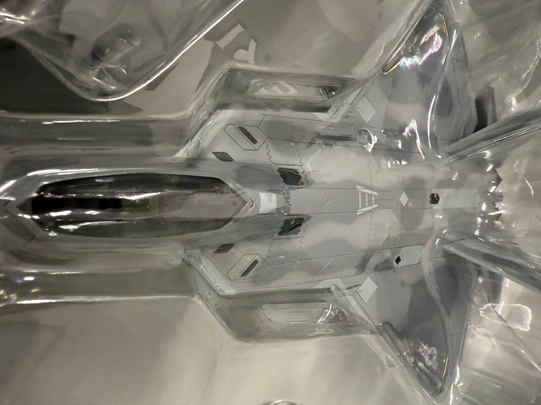 ★美品・外箱付★F-22 ラプター 1/72 航空機模型 HA2801♪