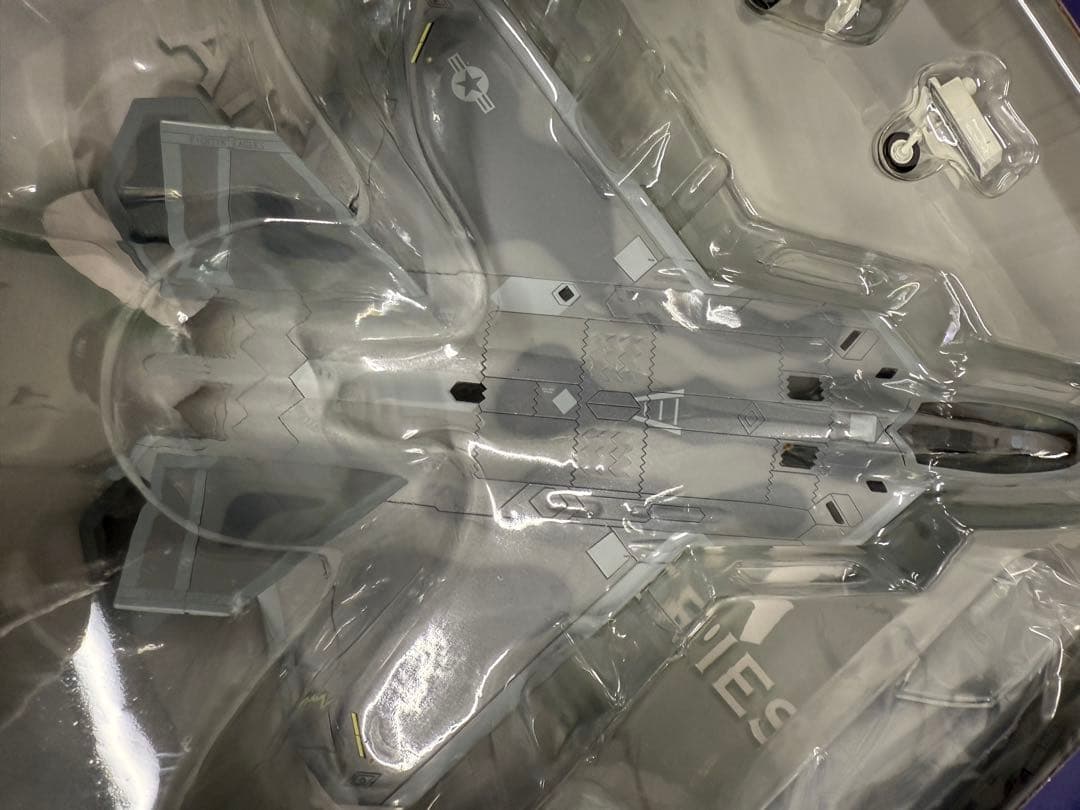 ★美品・外箱付★F-22 ラプター 1/72 航空機模型 HA2801♪