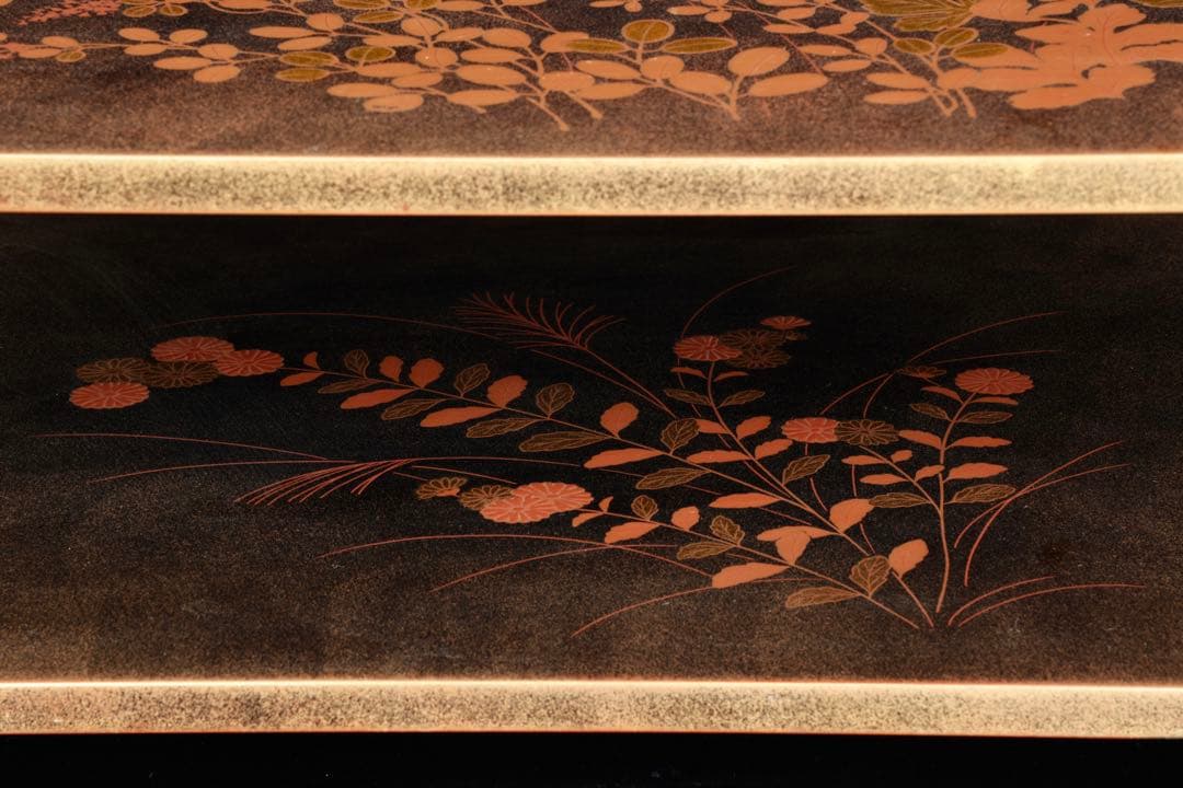 金蒔絵螺鈿黒漆 二段平卓 文机 花台 飾台 茶道具 木箱付 幅52.5㎝ 工芸品