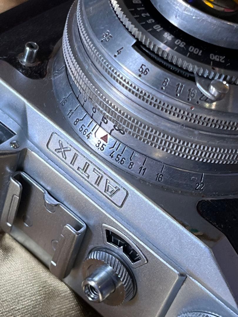 ALTIX 赤T Tessar50mm f3.5 革ケース付 美品