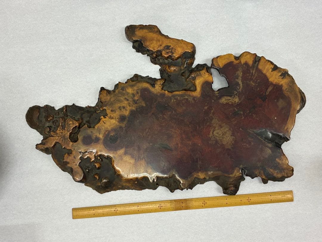 自然形状の木製置物