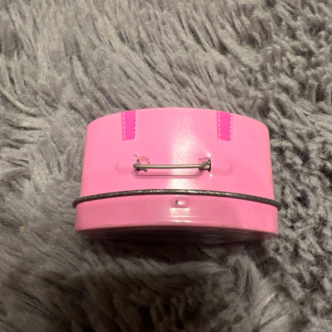 d*3様 ハローキティ 缶 チャーム レトロ 仔犬の散歩 サンリオ 2003 プ