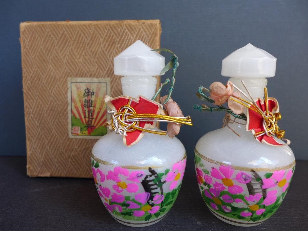 珍品　時代物　戦前　御雛様道具　白酒入れ徳利　乳白ガラス　2点一対　箱付　レトロ
