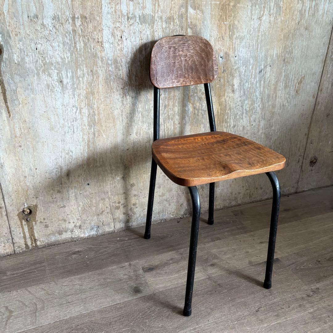 ヴィンテージチェア　古材×パイプ　リメイク　子供椅子　学校椅子　黒