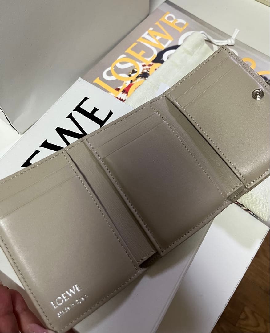 LOEWE⭐︎三つ折り財布