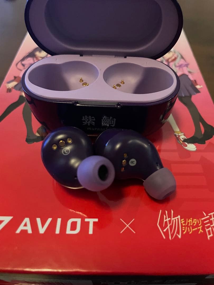 AVIOT 物語シリーズコラボ　ワイヤレスイヤホン