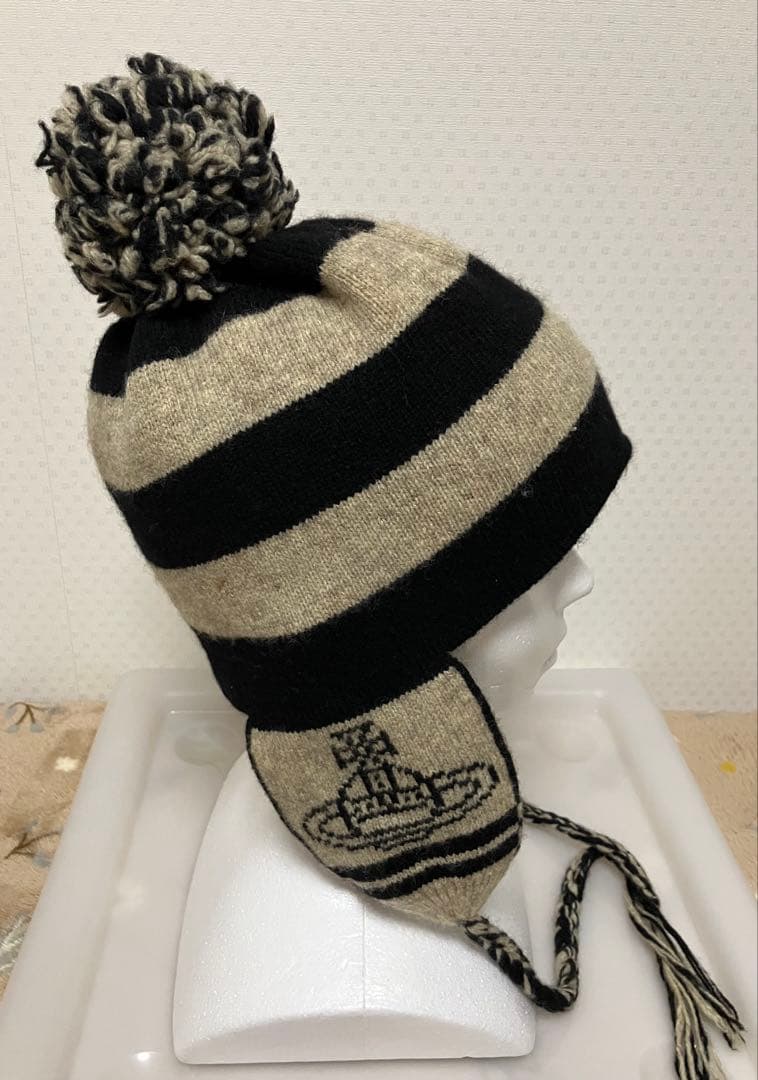 Vivienne Westwood /ヴィヴィアン ボンボン耳当て付ニット帽