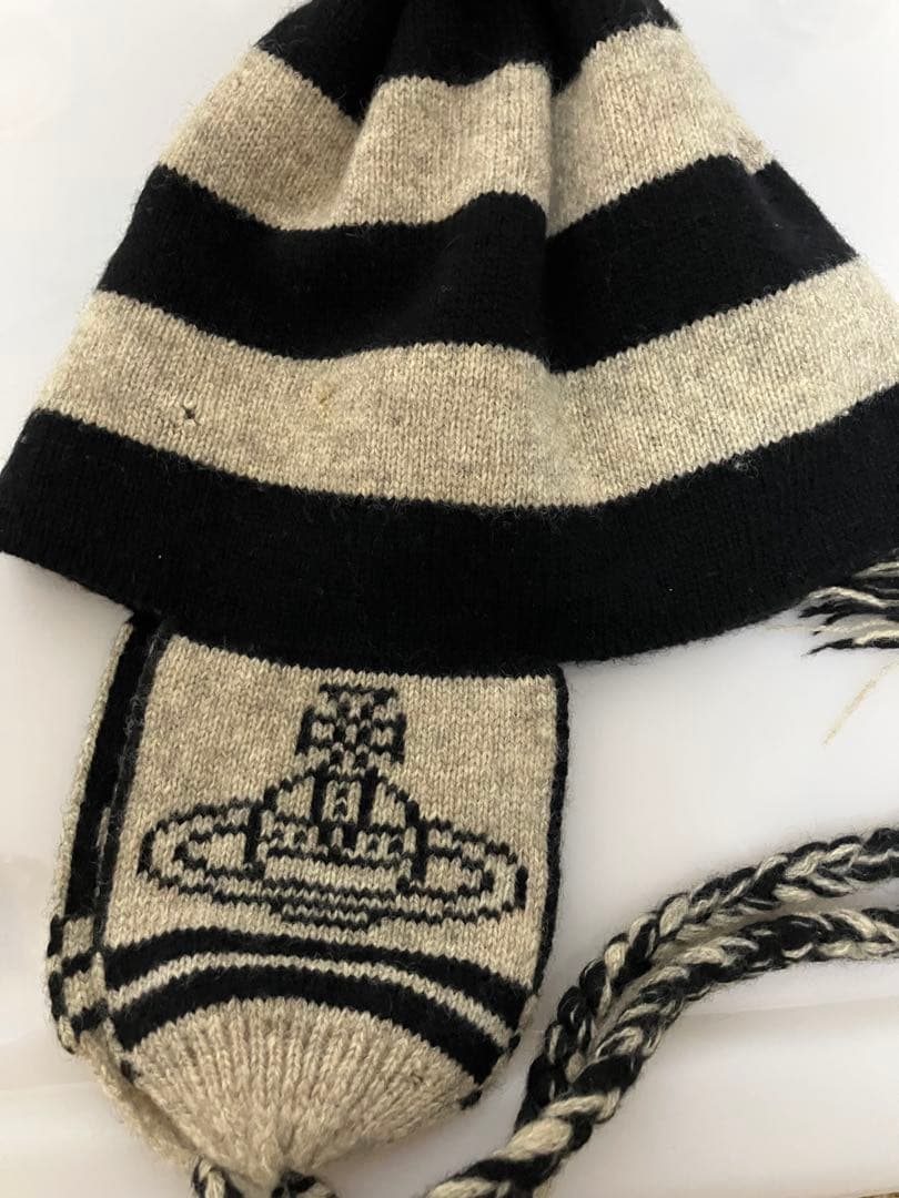 Vivienne Westwood /ヴィヴィアン ボンボン耳当て付ニット帽