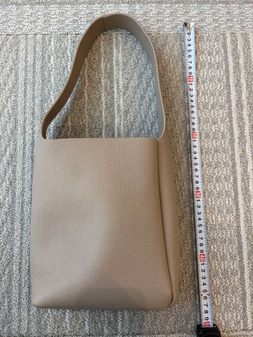 Aeta グレーベージュ レザー ショルダーバッグ