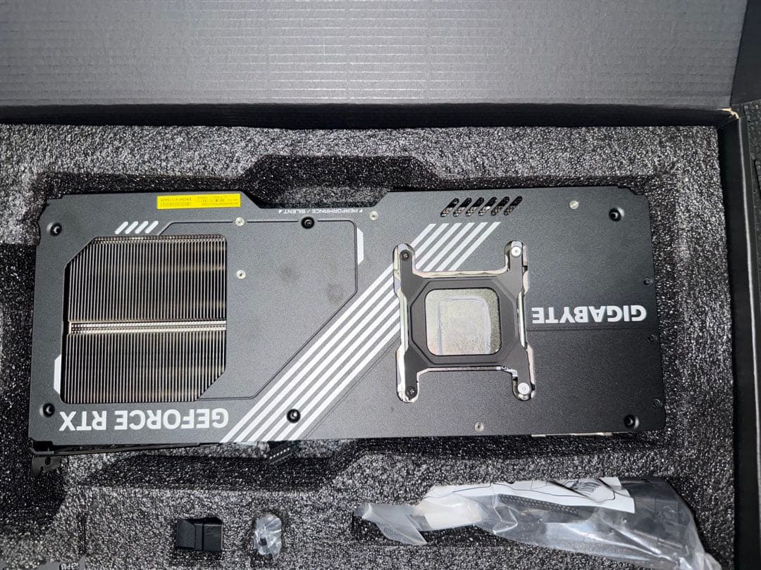 GIGABYTE GEFORCE RTX 5090 基板（PCB）なし