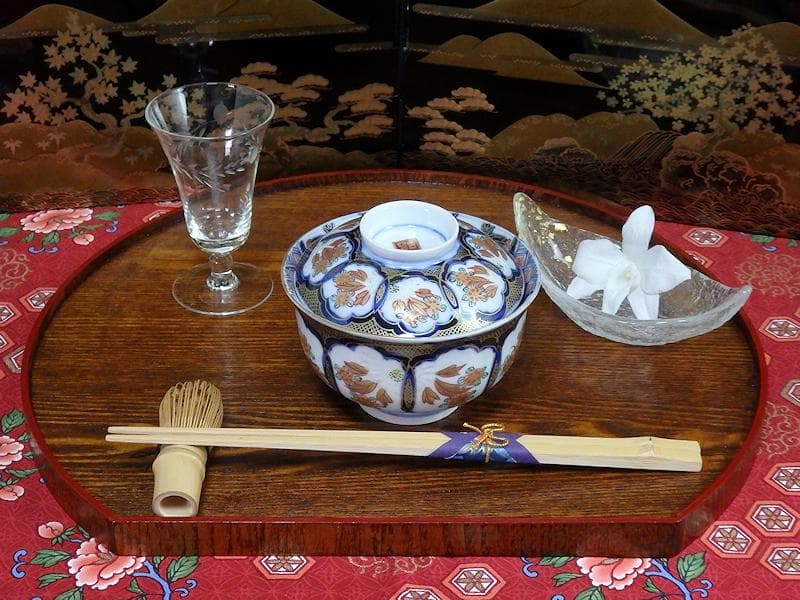 古伊万里　金襴手　陽刻　窓絵　花の図　蓋茶碗　２客　E114AS-CEk