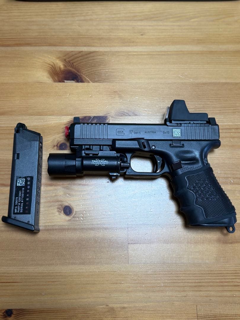 東京マルイ G17 Gen5 ガスガン LEDライト付き