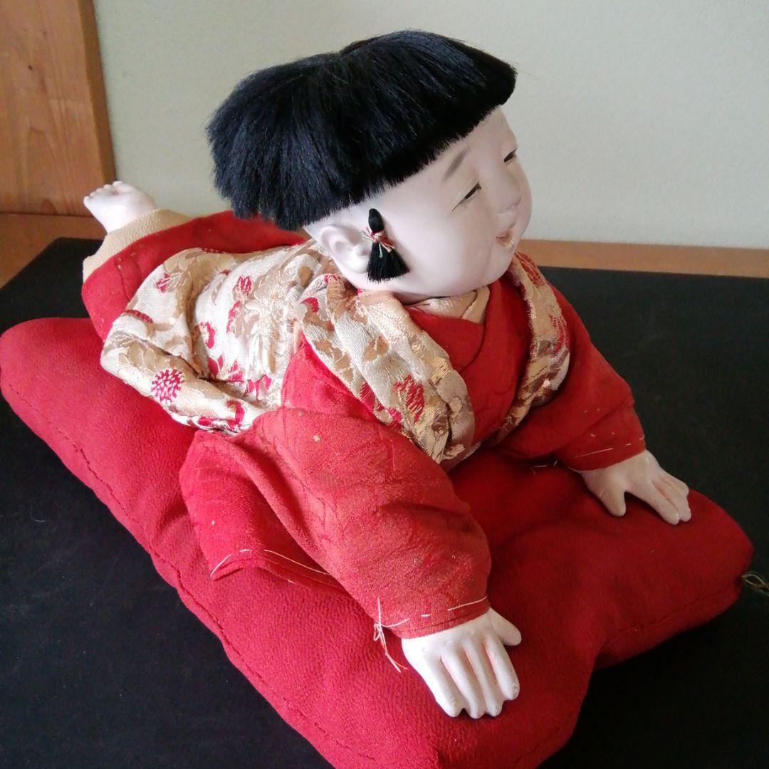 ハイハイ人形。