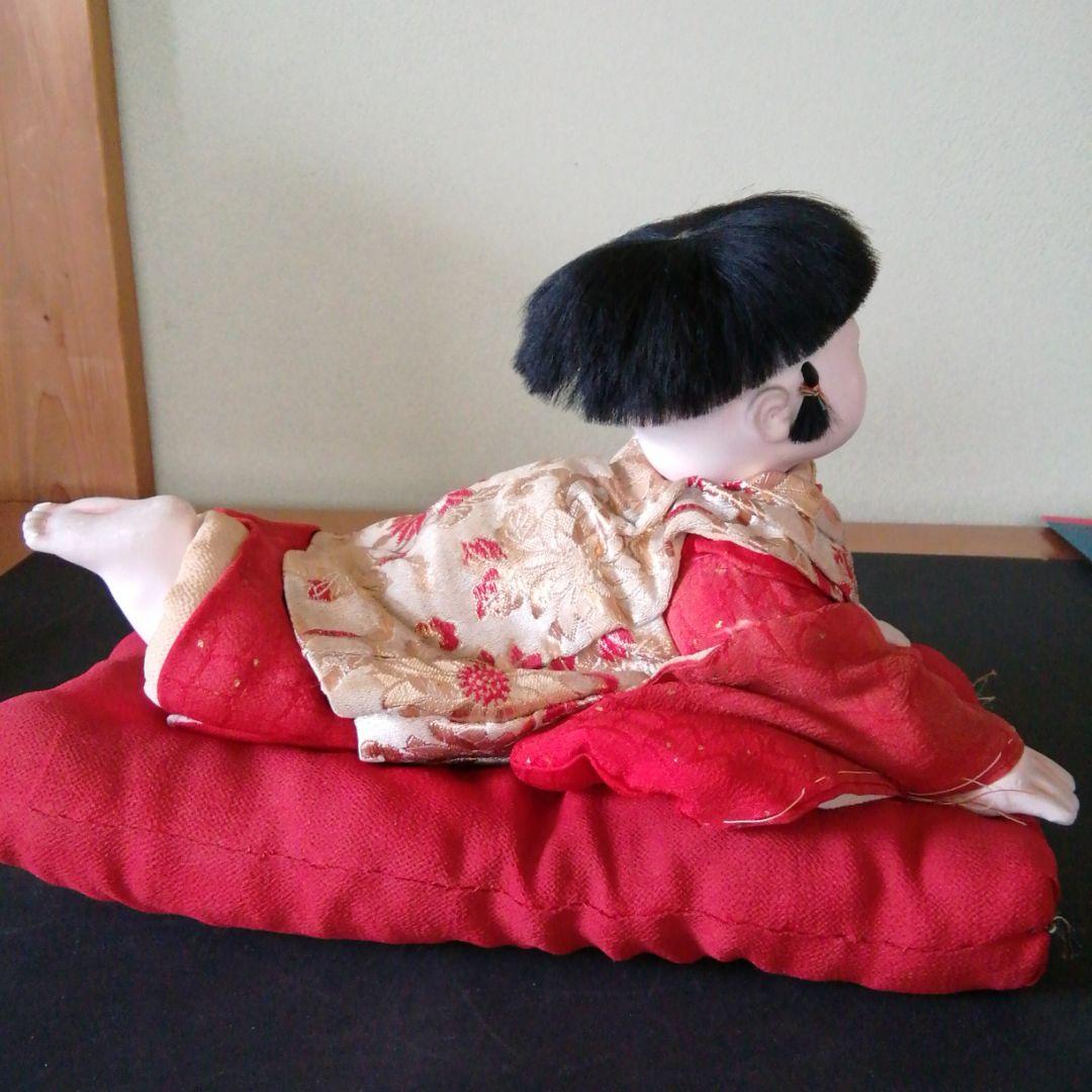 ハイハイ人形。