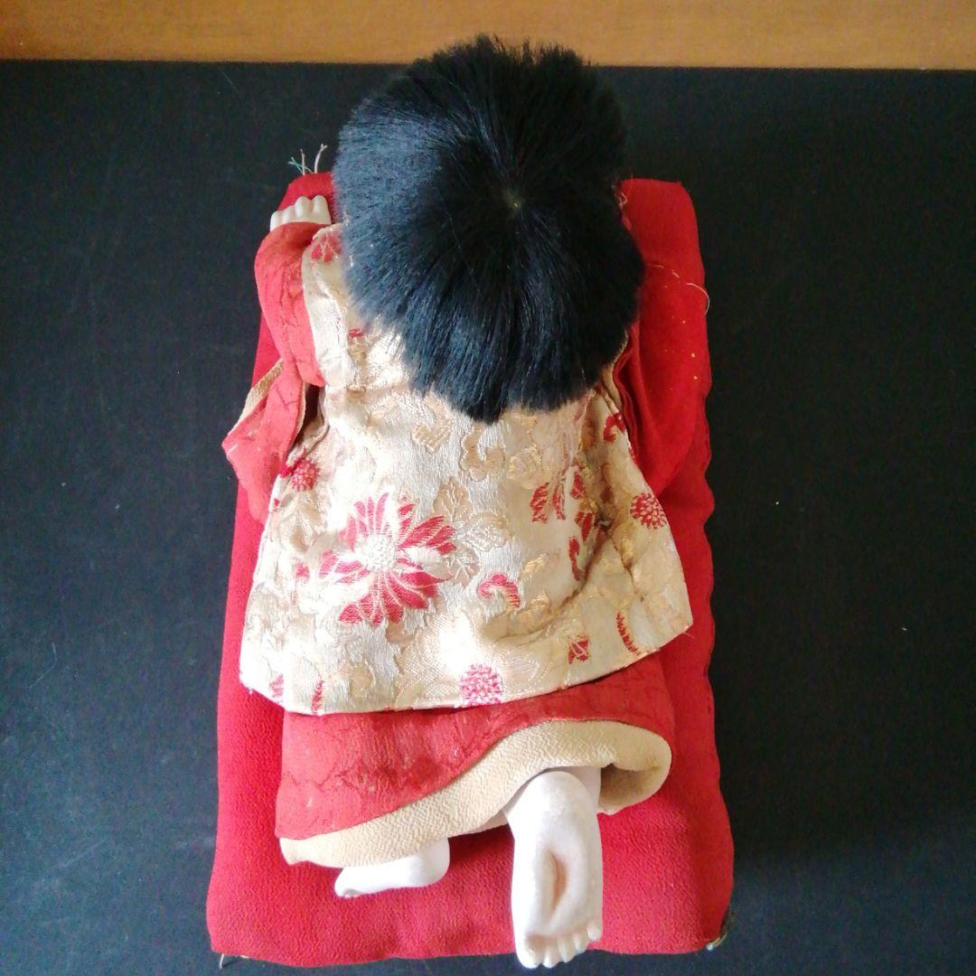 ハイハイ人形。