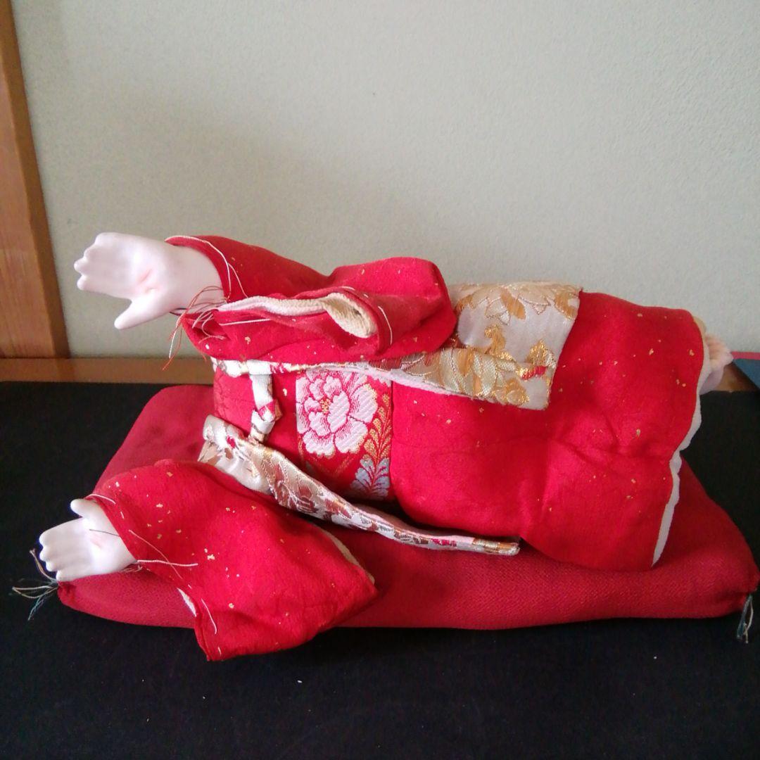 ハイハイ人形。