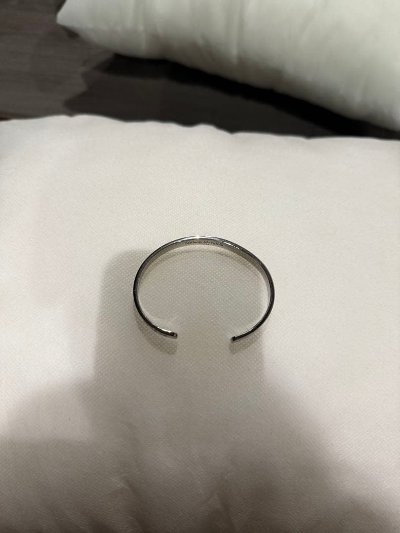 マルジェラ金属製バングル