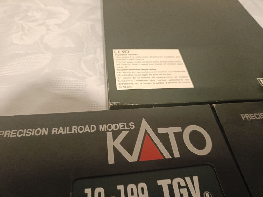 KATO 10-198 基本＋10-199 増結×2 計14両セットケース付現状