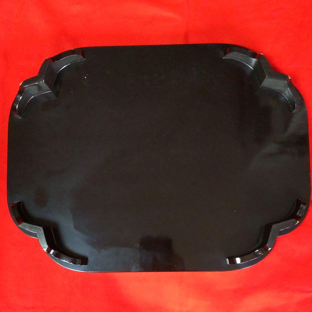 江戸時代、螺鈿蝋色嵐山渡月橋図脚付き広蓋。