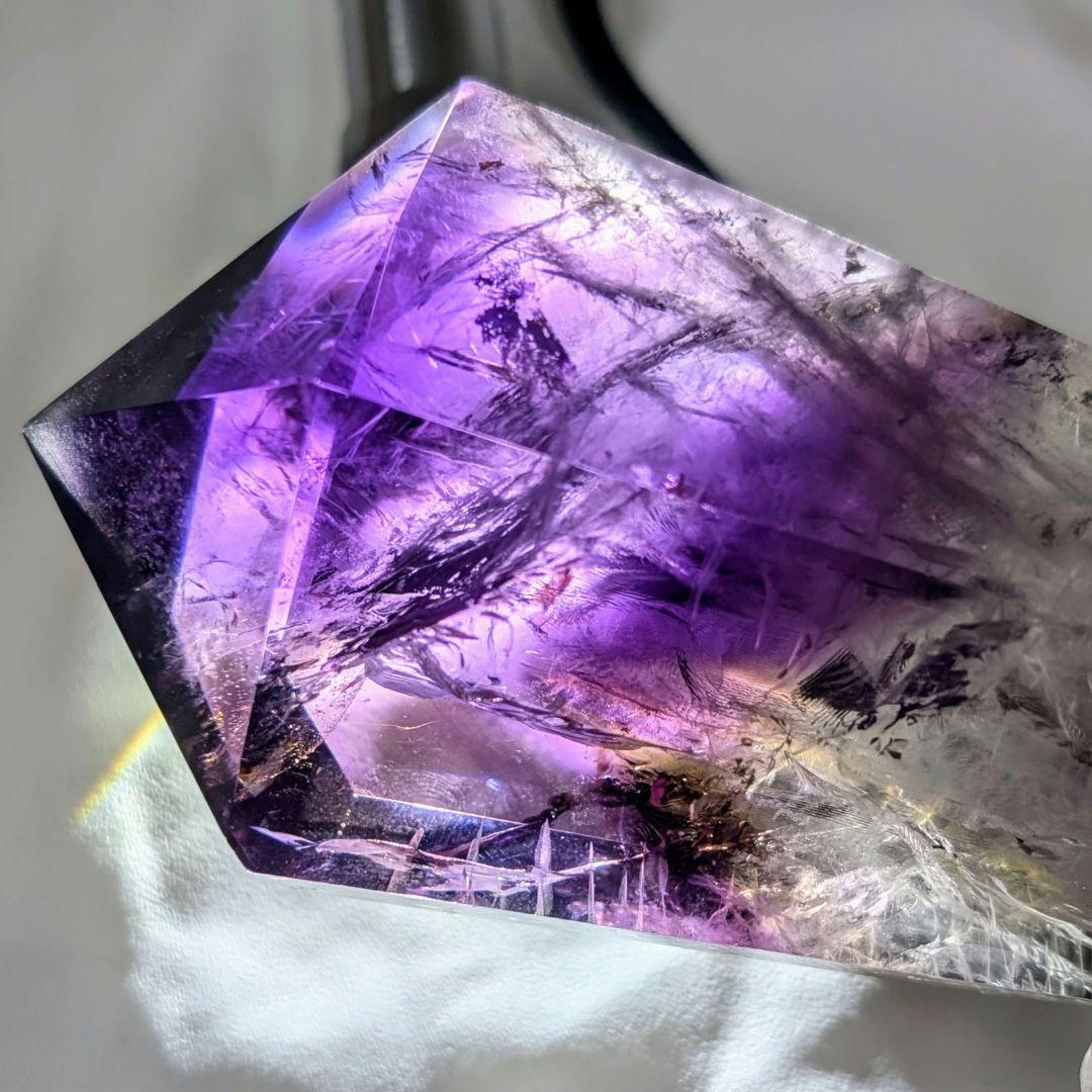アメジスト磨き石（台座付き）