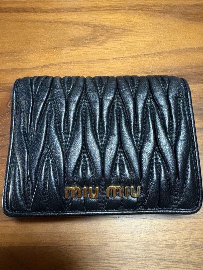 miu miu マテラッセ　レザー二つ折り財布