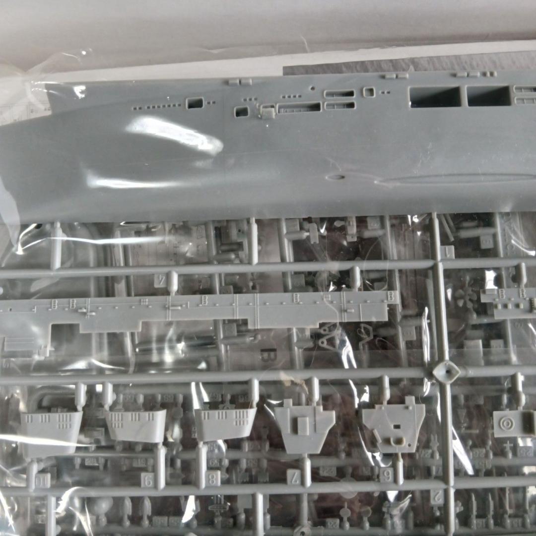 ドラゴン 1/700 インヴィンシブル + 21型 アンテロープ 2隻セット