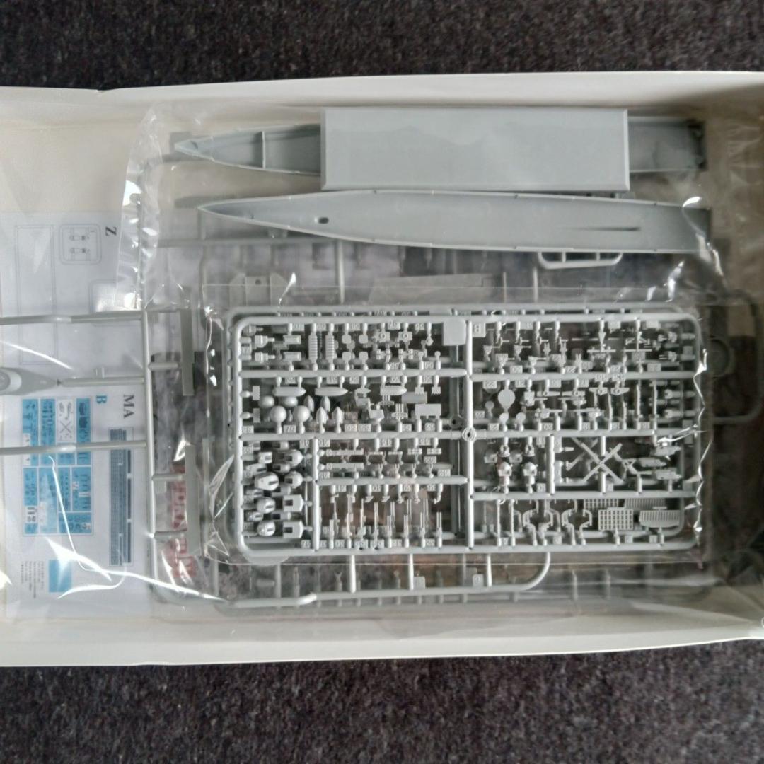 ドラゴン 1/700 インヴィンシブル + 21型 アンテロープ 2隻セット