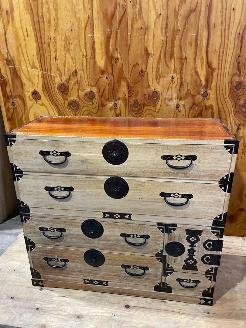 （9）千葉県船橋より出品　　アンティーク桐タンス