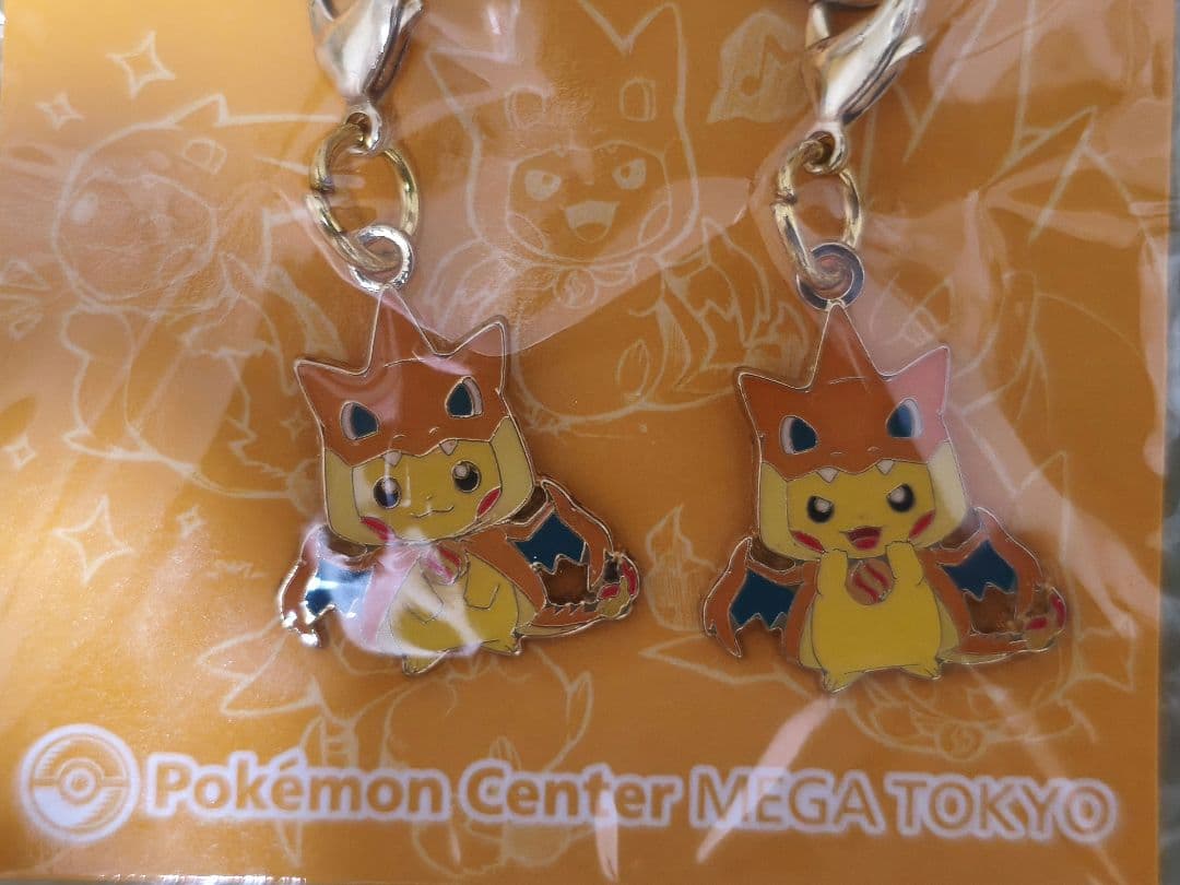 ポケモンセンターメガトウキョーのピカチュウ ピンズセット チャームセット