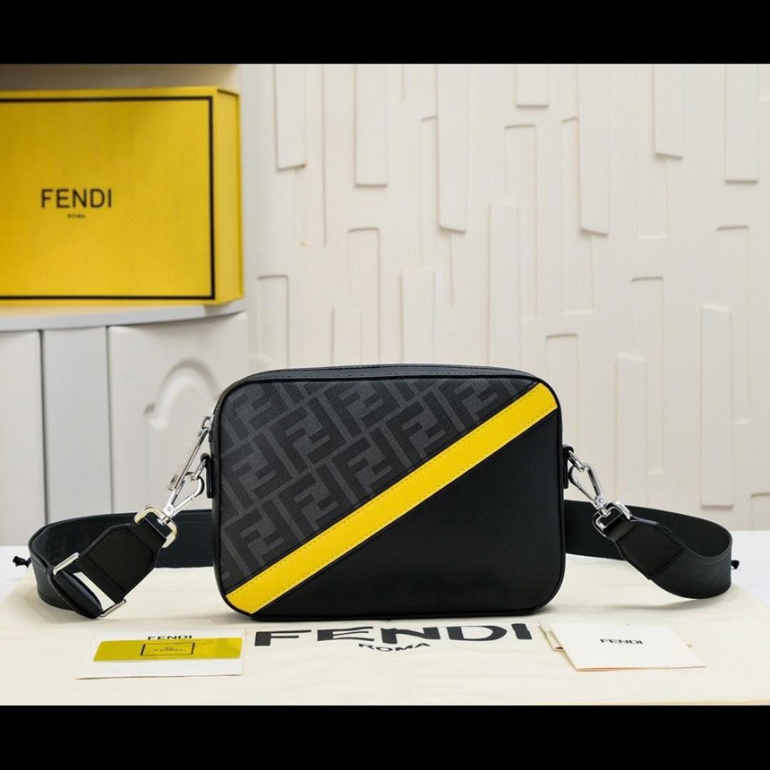 極美品Fendiショルダーバッグ ブラック イエロー