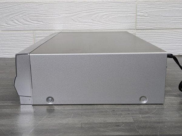 TOSHIBA 東芝 SD-V700 VHSビデオデッキ一体型DVDプレーヤー