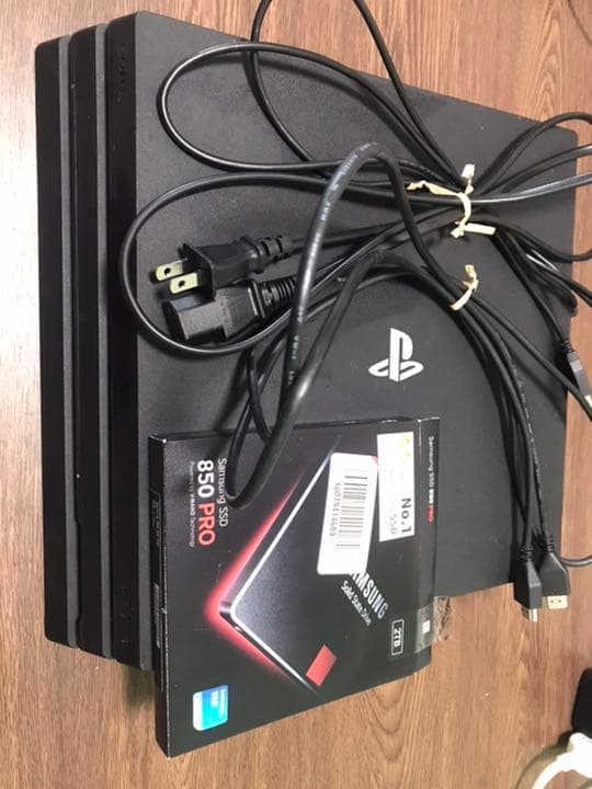 【得】PS4pro 2テラSSD換装済み　コントローラー無し