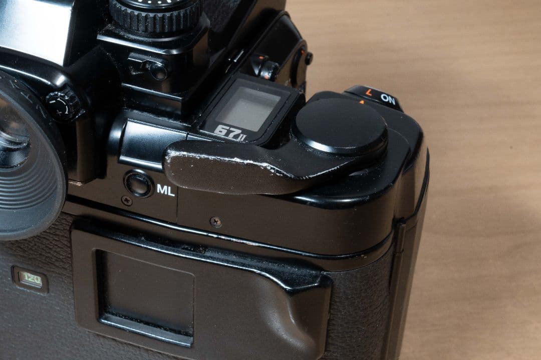 PENTAX 67Ⅱ ペンタックス 本体　ストラップ、予備電池付き