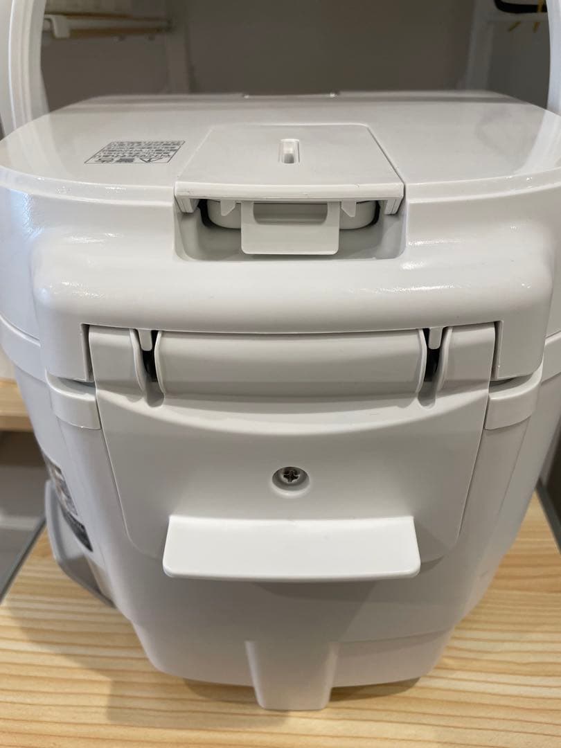 あき　TOSHIBA(東芝) 炊飯器 5.5合 RC-10HR(W)