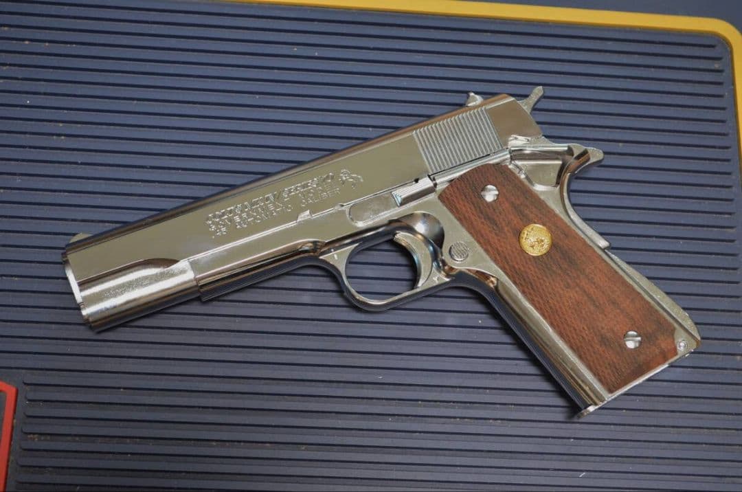 東京マルイ　ガスブローバック　コルトガバメント　シリーズ70ニッケルフィニッシュ