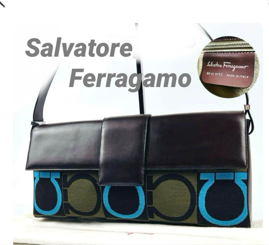 [美品]フェラガモ　ガンチーニ柄　ショルダーバッグ 　キャンバス