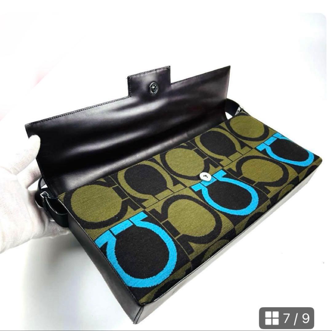 [美品]フェラガモ　ガンチーニ柄　ショルダーバッグ 　キャンバス