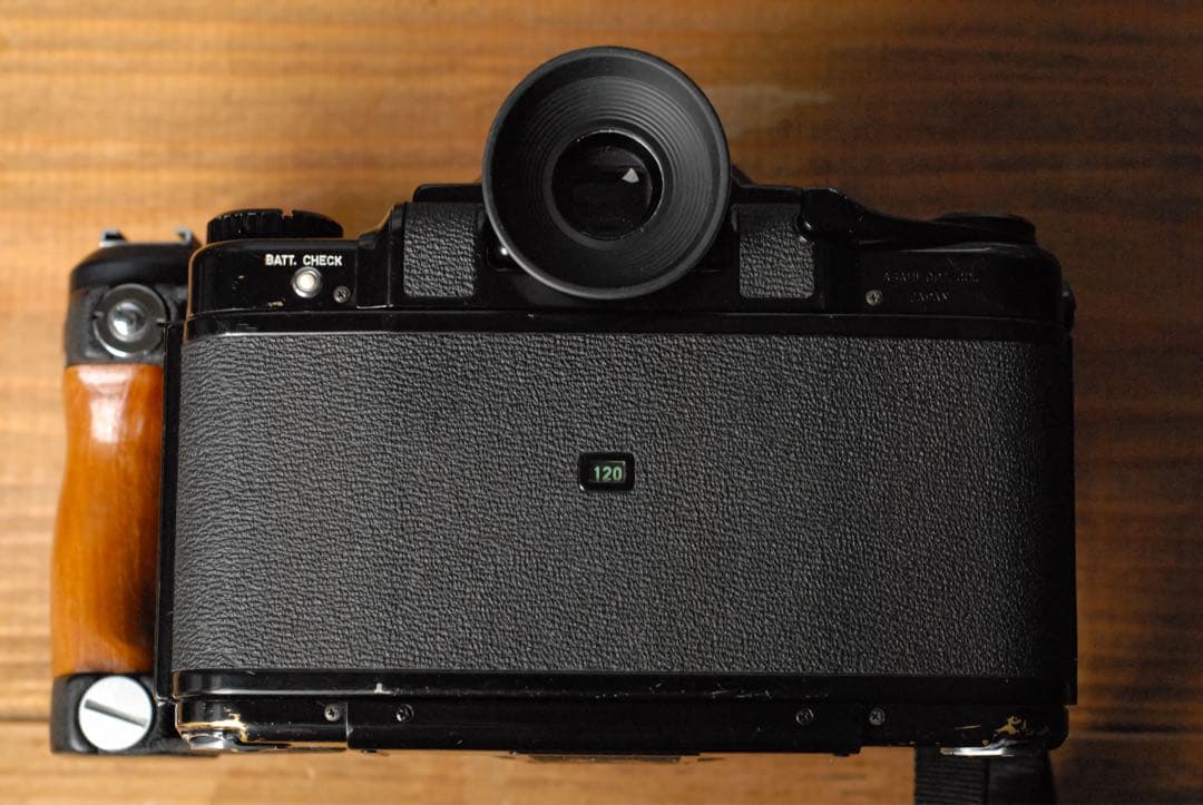 PENTAX67 105mm f2.4 ・木製グリップ付き　オマケ有り