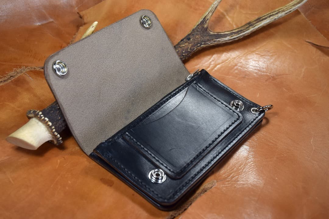 Horween社　クロムエクセル　トラッカーウォレット　ミドルサイズ 　黒　茶芯