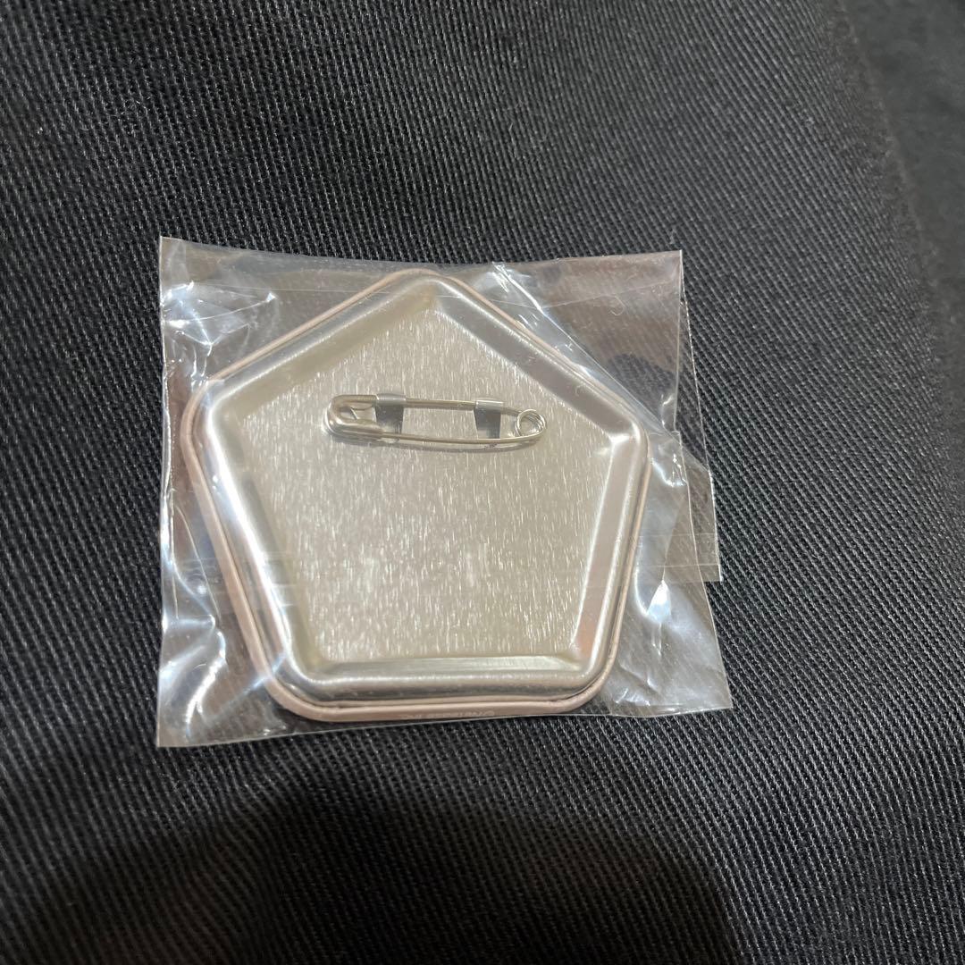 第五人格　缶バッジ　五角形　写真家　ジョゼフ　アニメイト