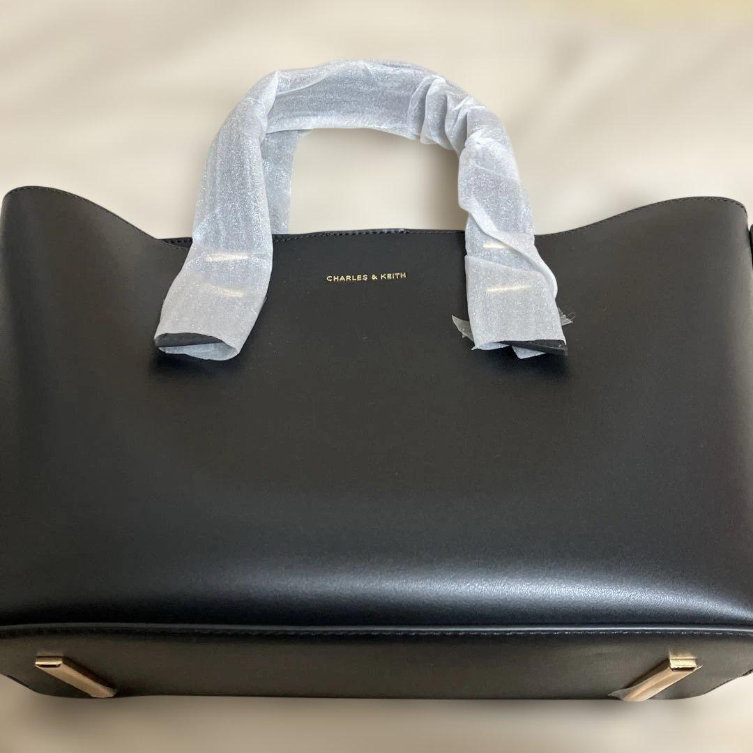 Charles & Keith ブラックハンドバッグ ダブルハンドル