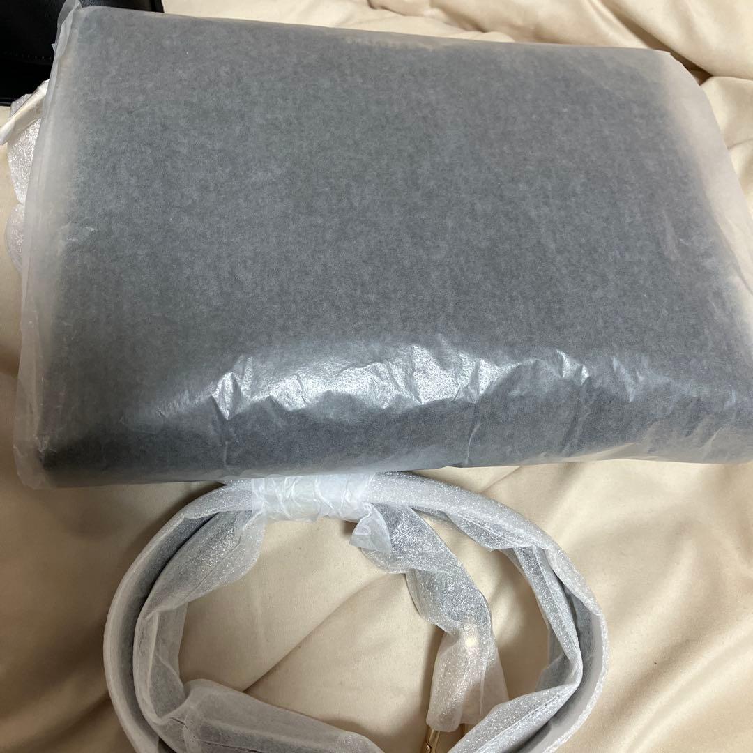 Charles & Keith ブラックハンドバッグ ダブルハンドル