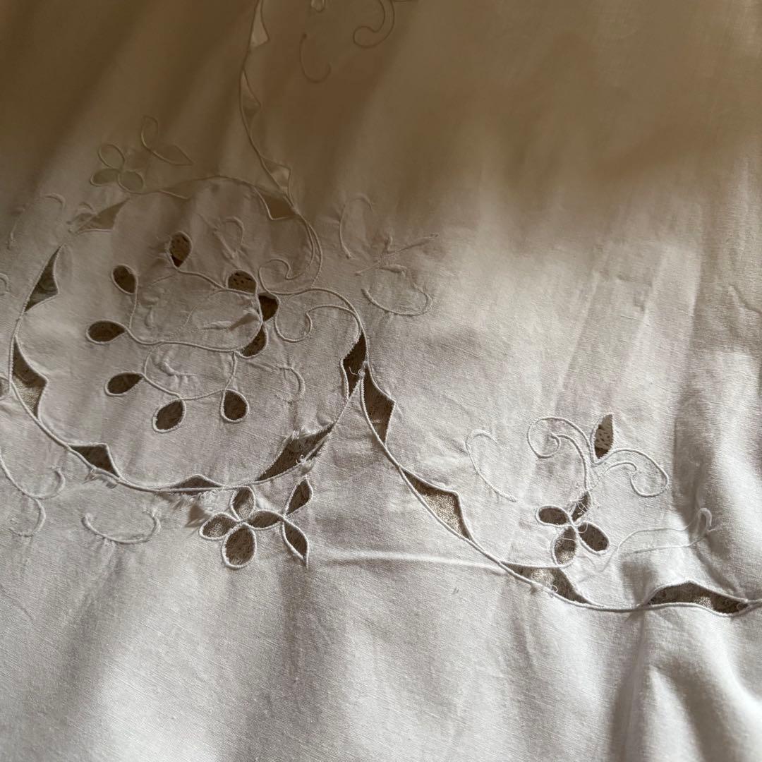 SALE❣️フランスアンティークஐ⋆*花柄刺繍の大判ベッドカバー⋆