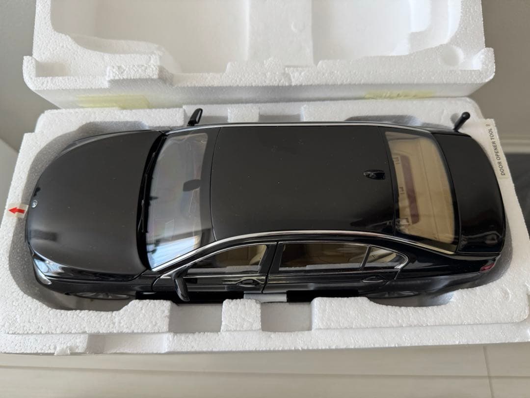 京商BMW 750Li (F02) 1/18 ダイキャストモデル