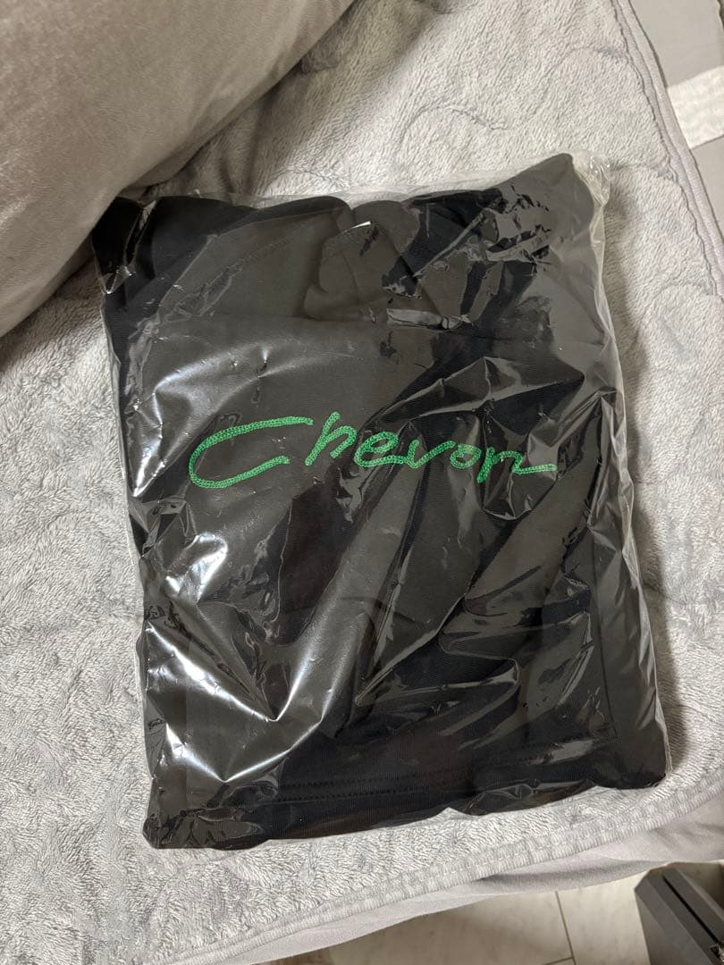 Chevon 黒×緑プルオーバーパーカー