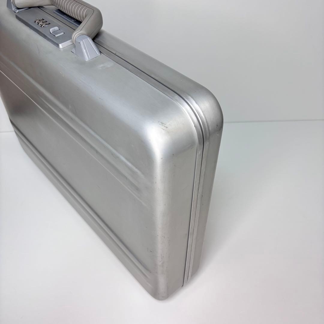 ZERO HALLIBURTON ゼロハリバートン アタッシュケース ダイアル