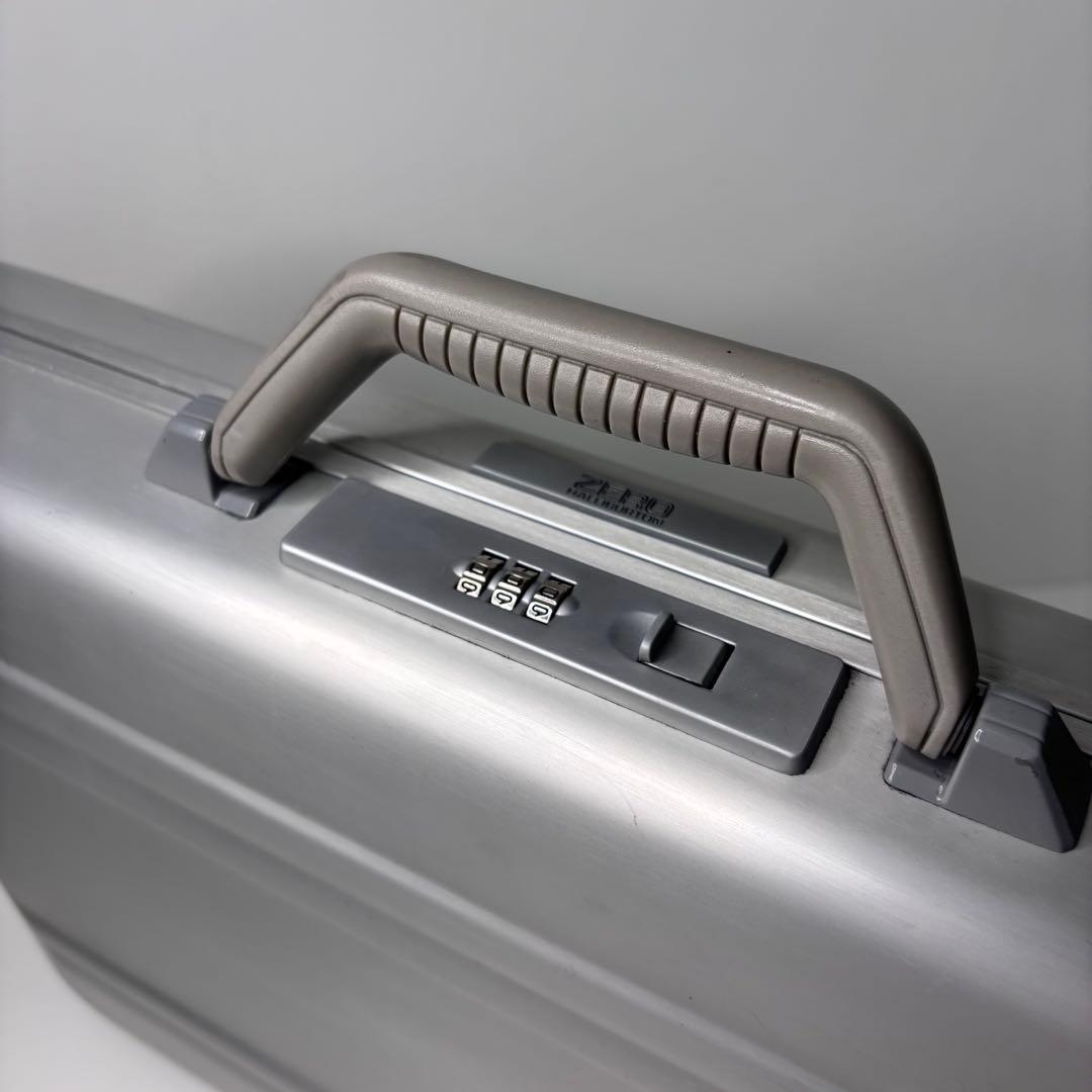 ZERO HALLIBURTON ゼロハリバートン アタッシュケース ダイアル