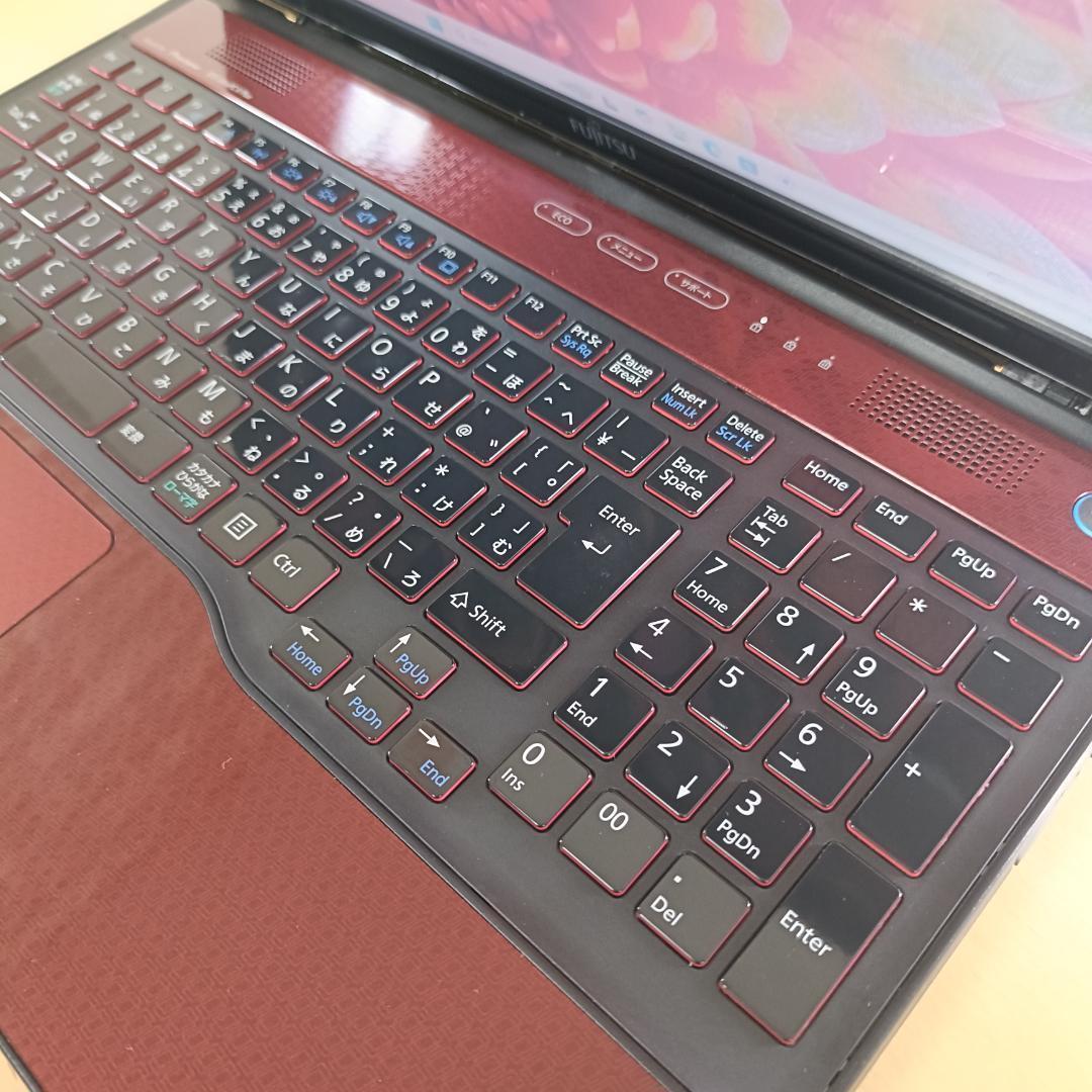 Windows11 Core i7 ノートPC SSD メモリ8GB 富士通 赤