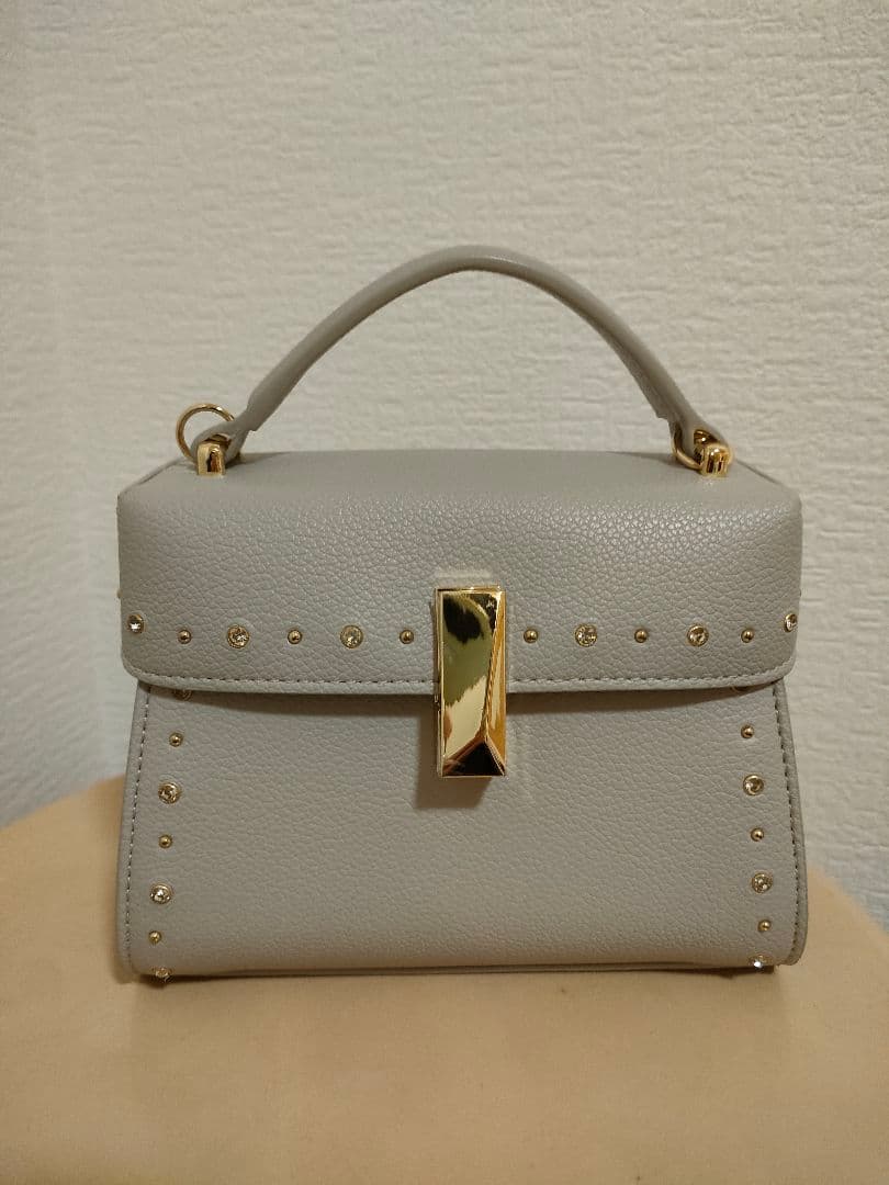 【新品未使用】セルフォードリュタンビジュスタッズポシェット